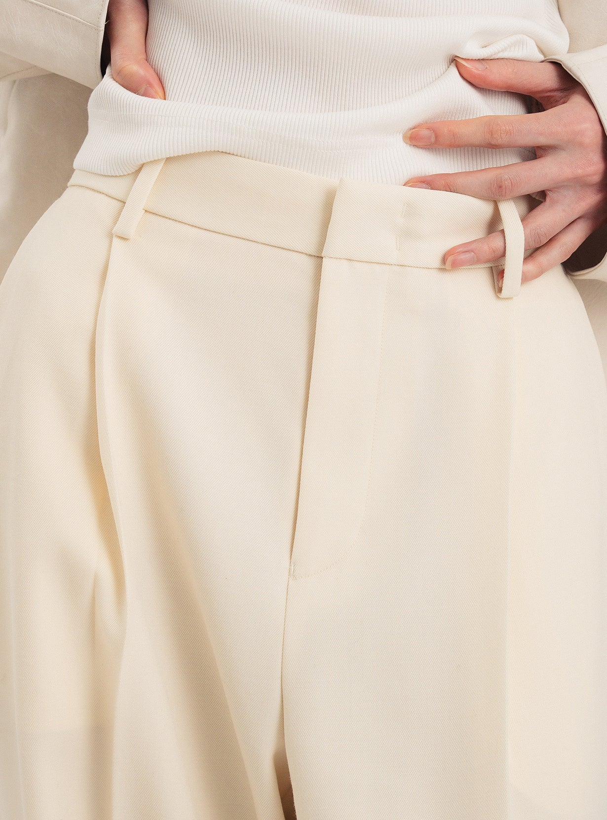 ウールギャバストレートパンツ