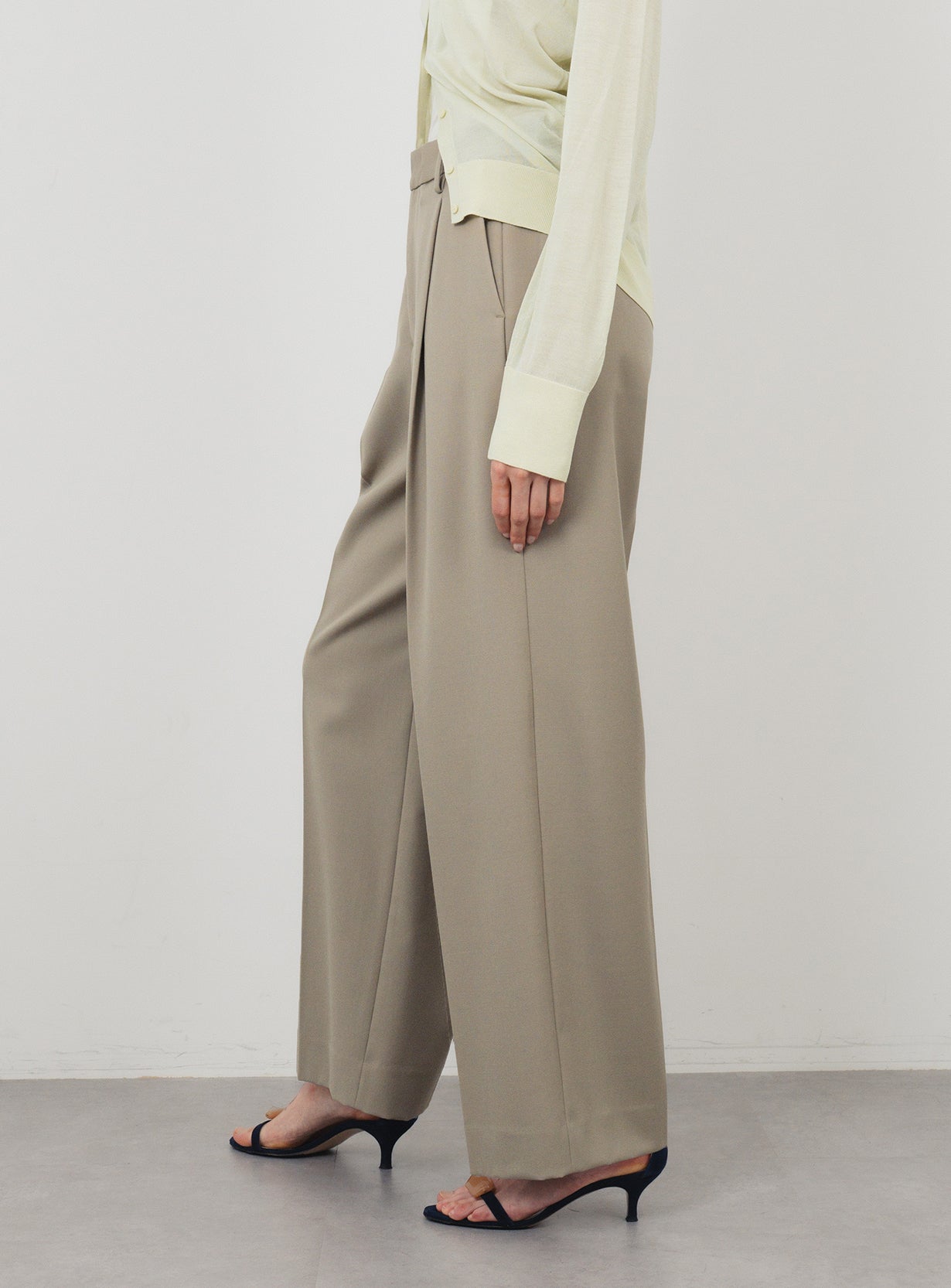 ウールギャバストレートパンツ