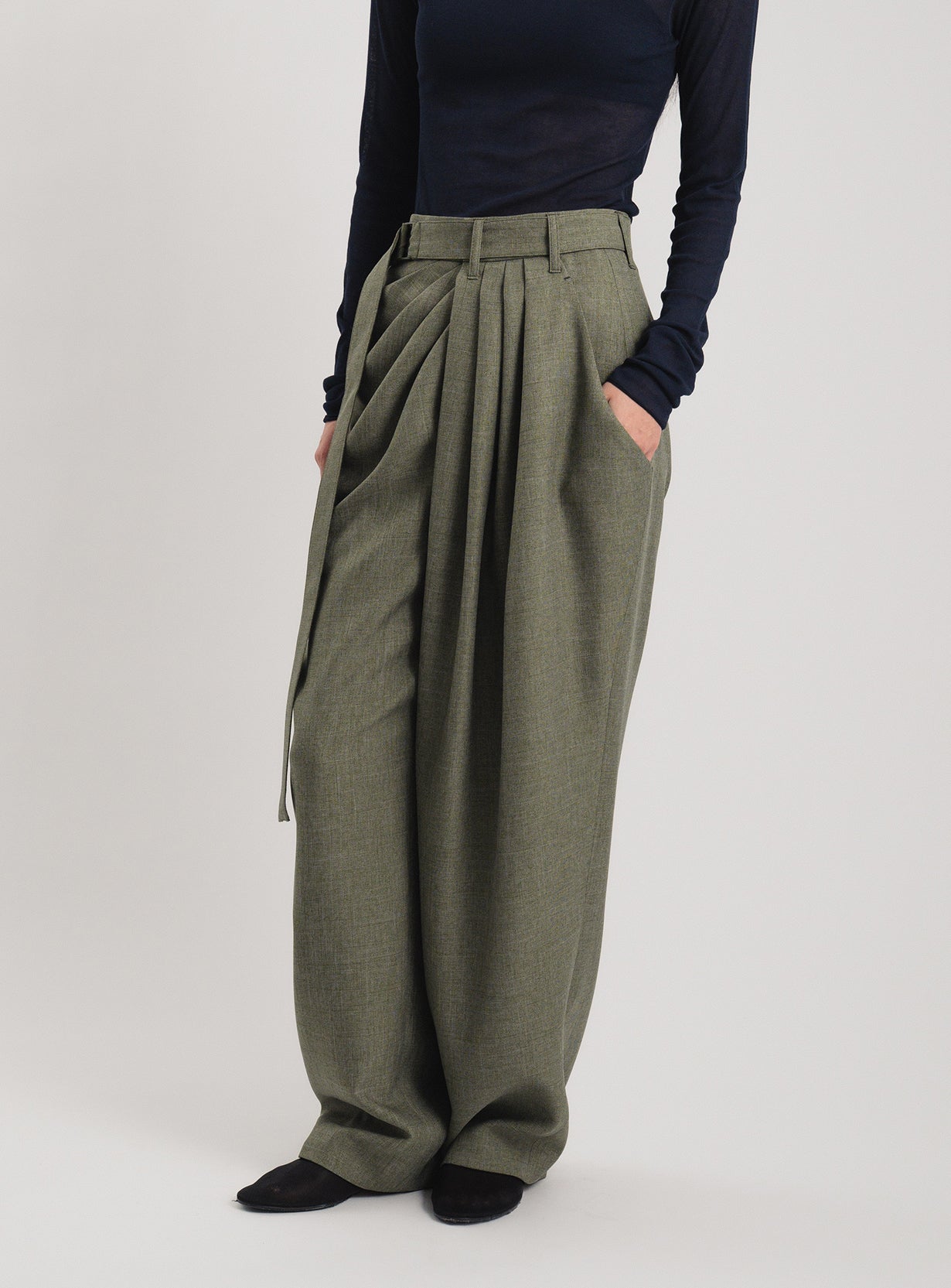 rラップドレープパンツ