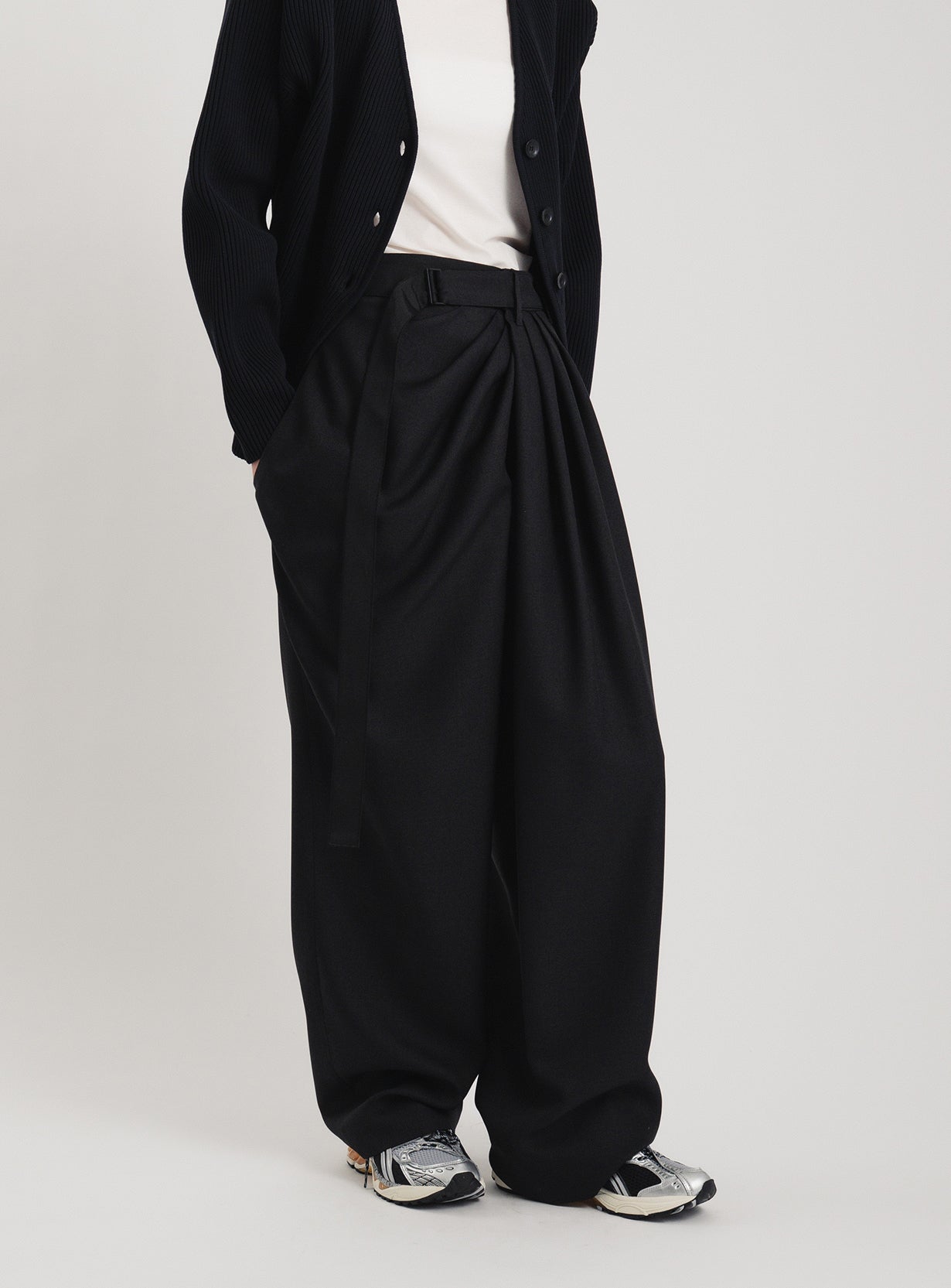 rラップドレープパンツ