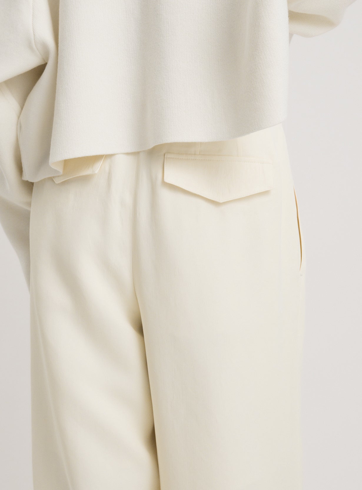 rベルテットサテンパンツ