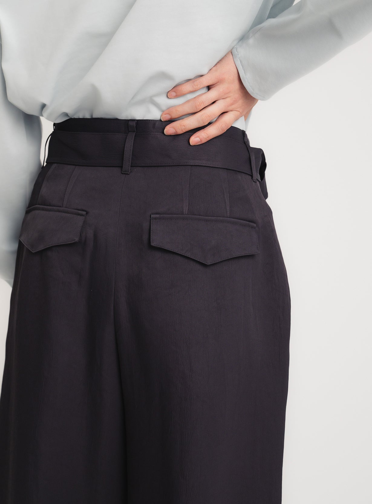 rベルテットサテンパンツ