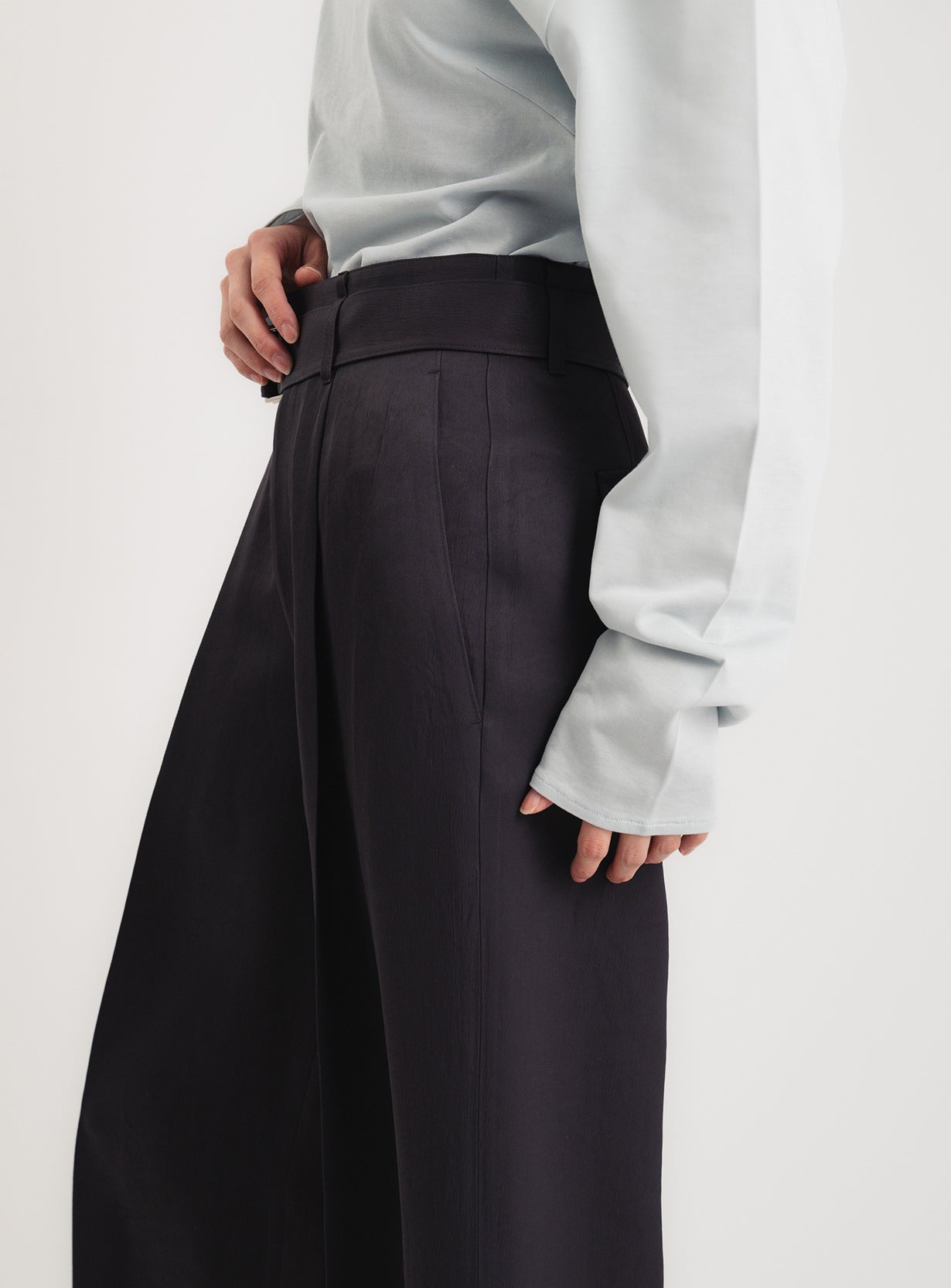 rベルテットサテンパンツ