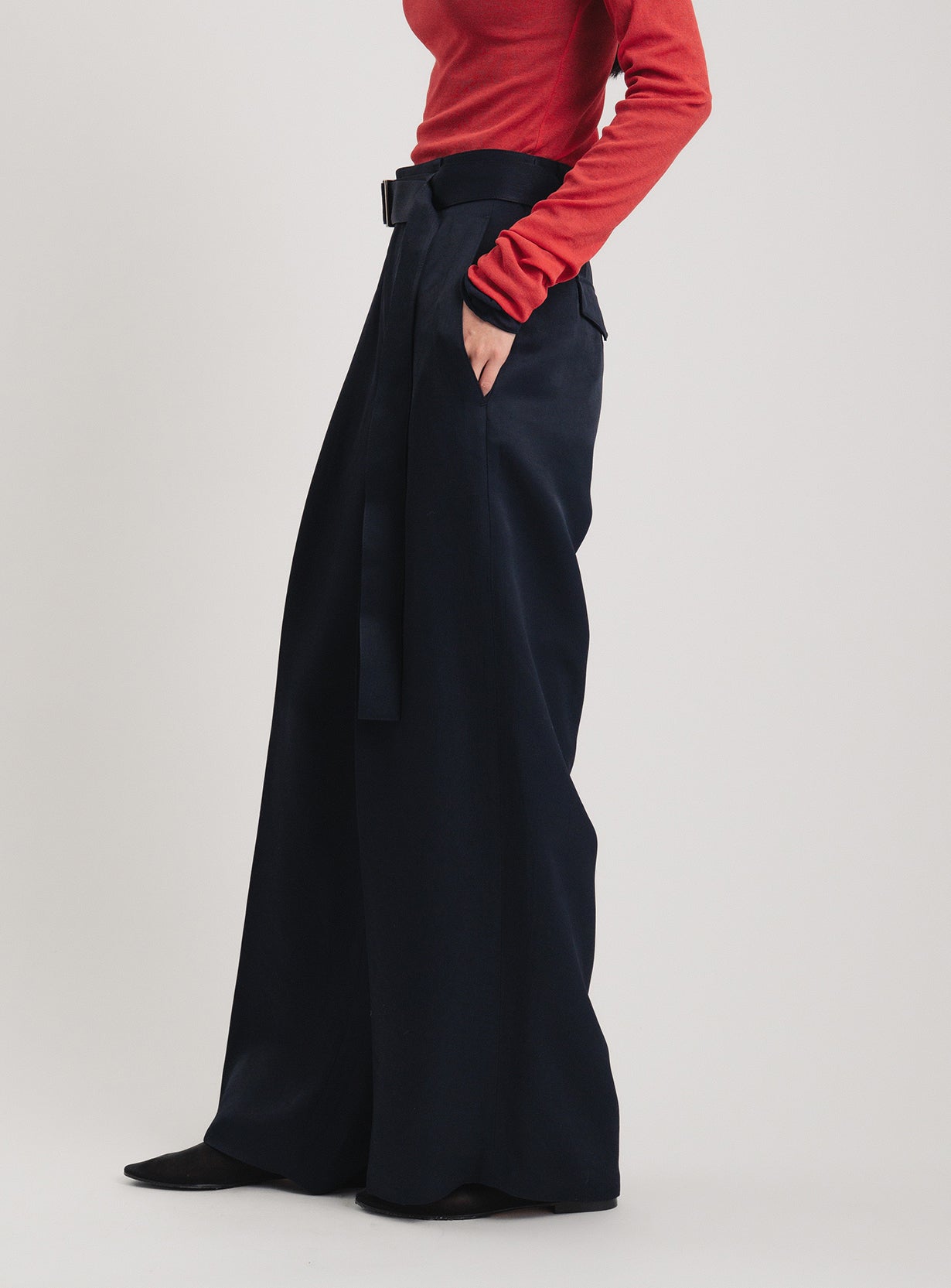 rベルテットサテンパンツ