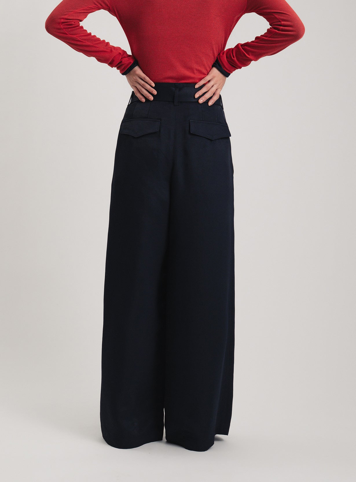 rベルテットサテンパンツ