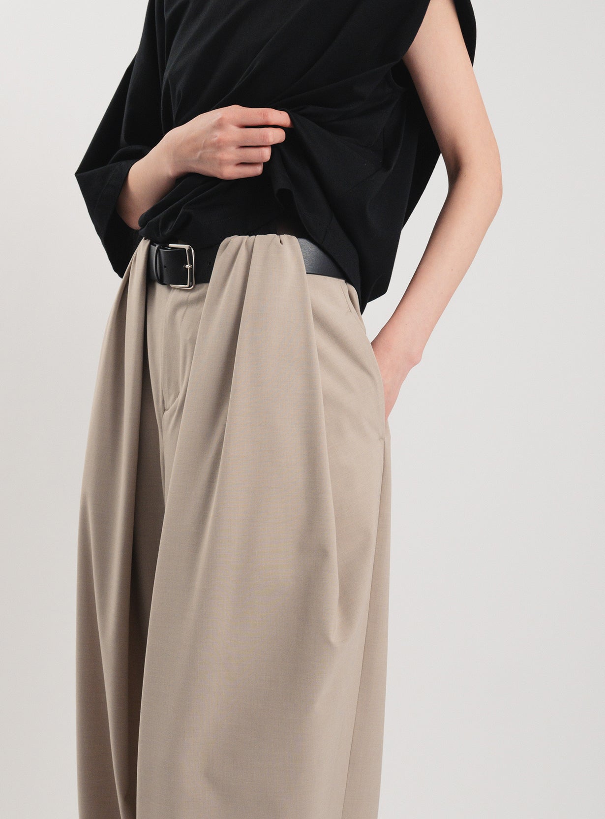 【予約商品】ベルトオーバーレイタックパンツ