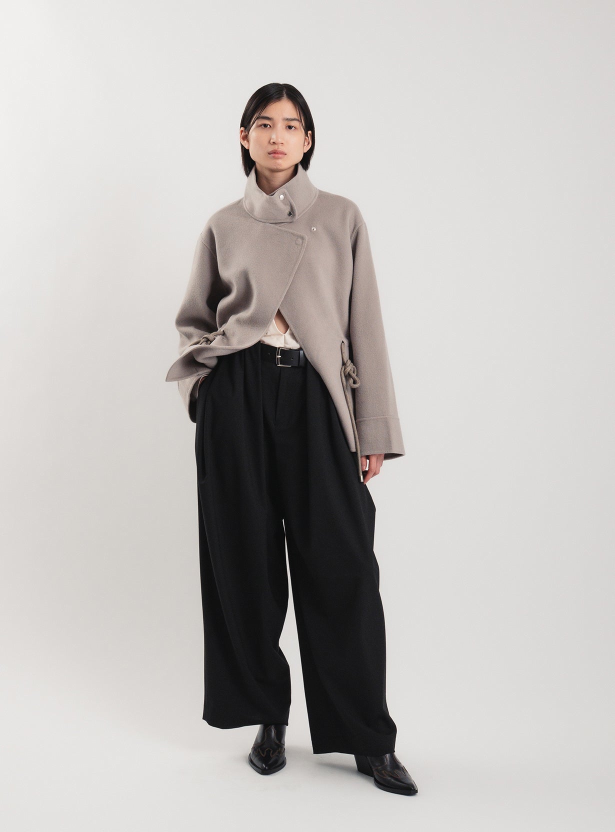 【予約商品】ベルトオーバーレイタックパンツ