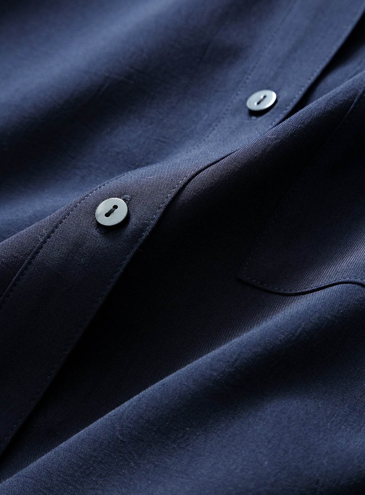 バックドロストシャツ