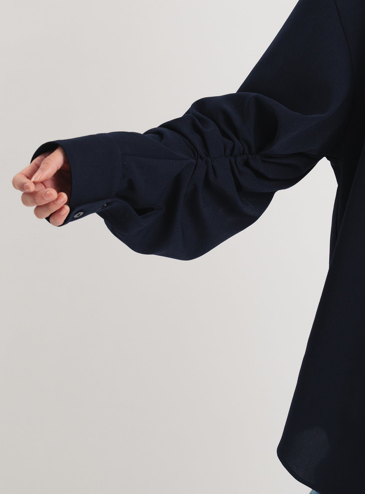 バックドロストシャツ