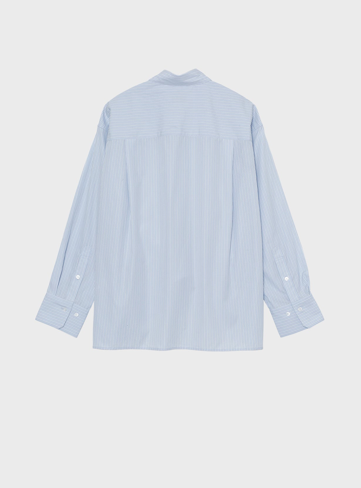 フロントタックシャツ