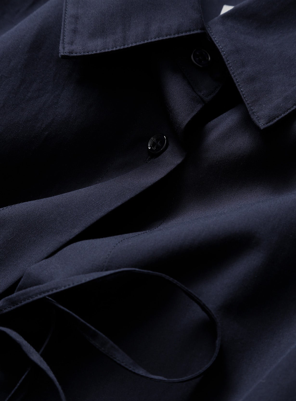 フロントタックシャツ