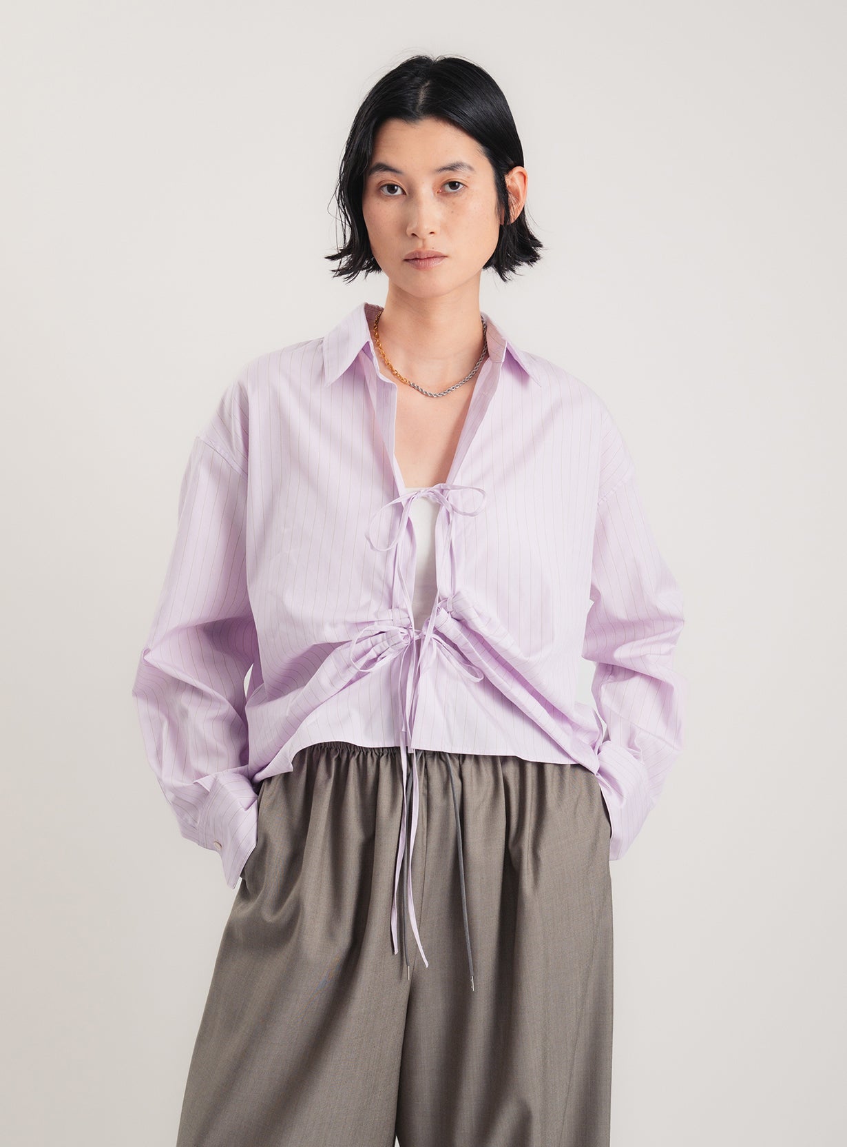 フロントタックシャツ