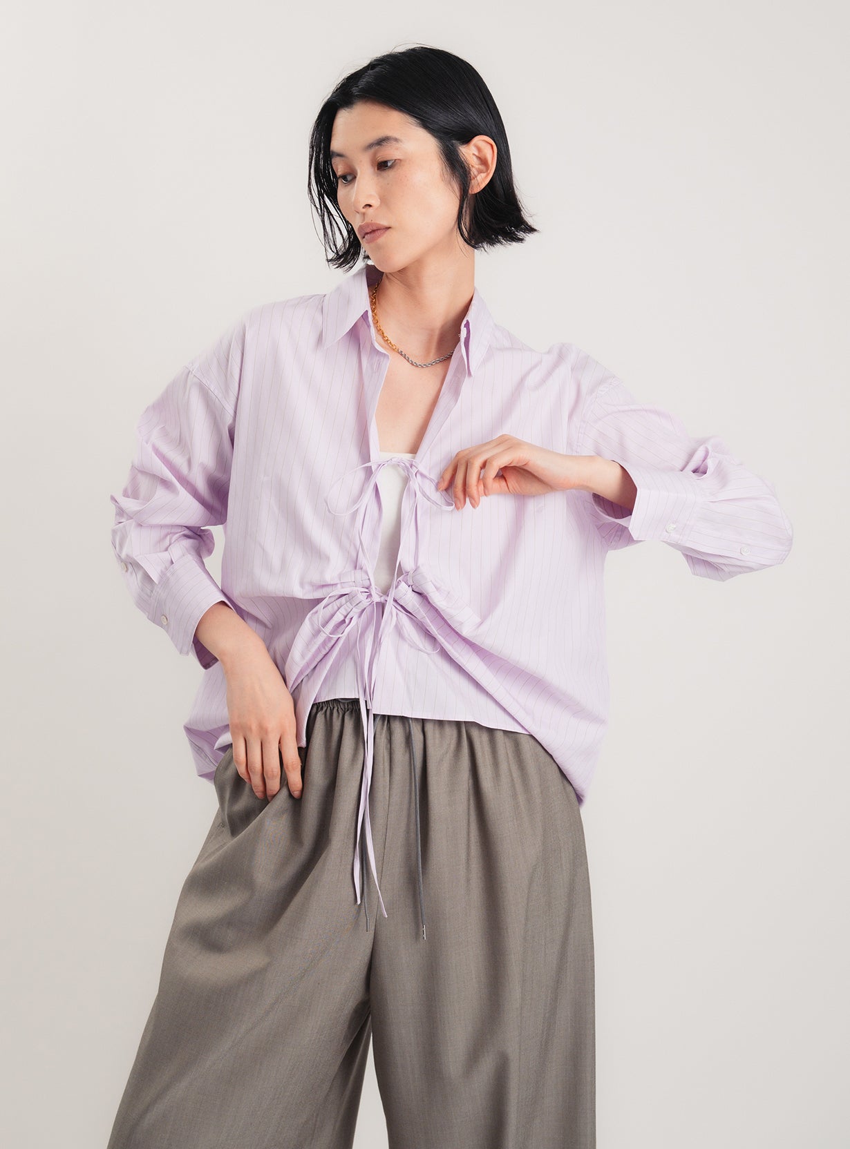 フロントタックシャツ