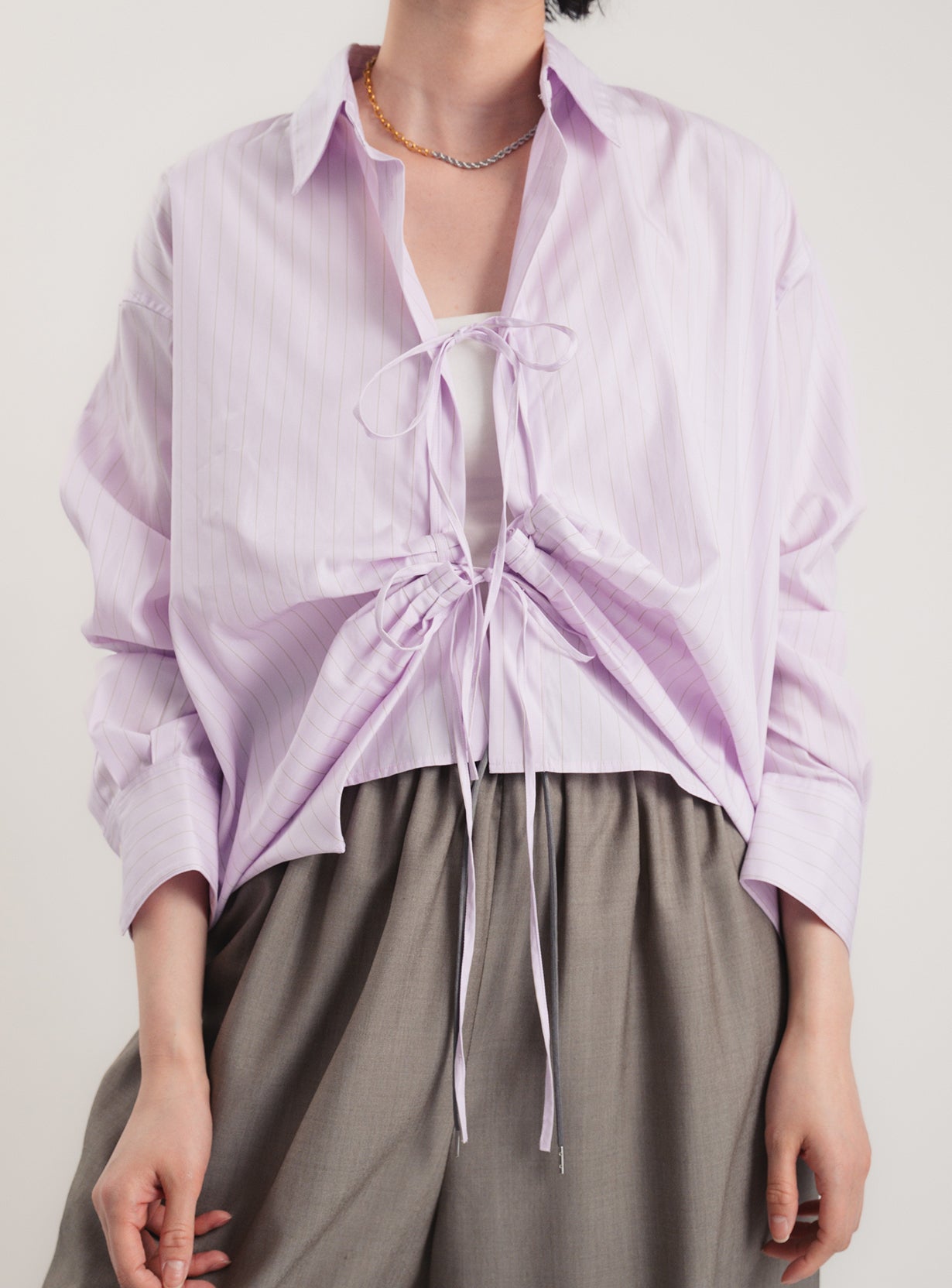 フロントタックシャツ