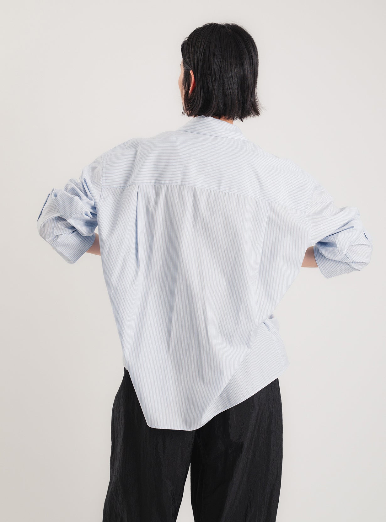 フロントタックシャツ