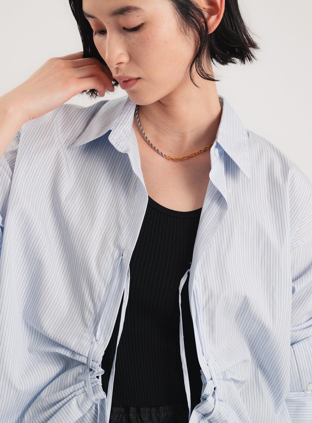 フロントタックシャツ