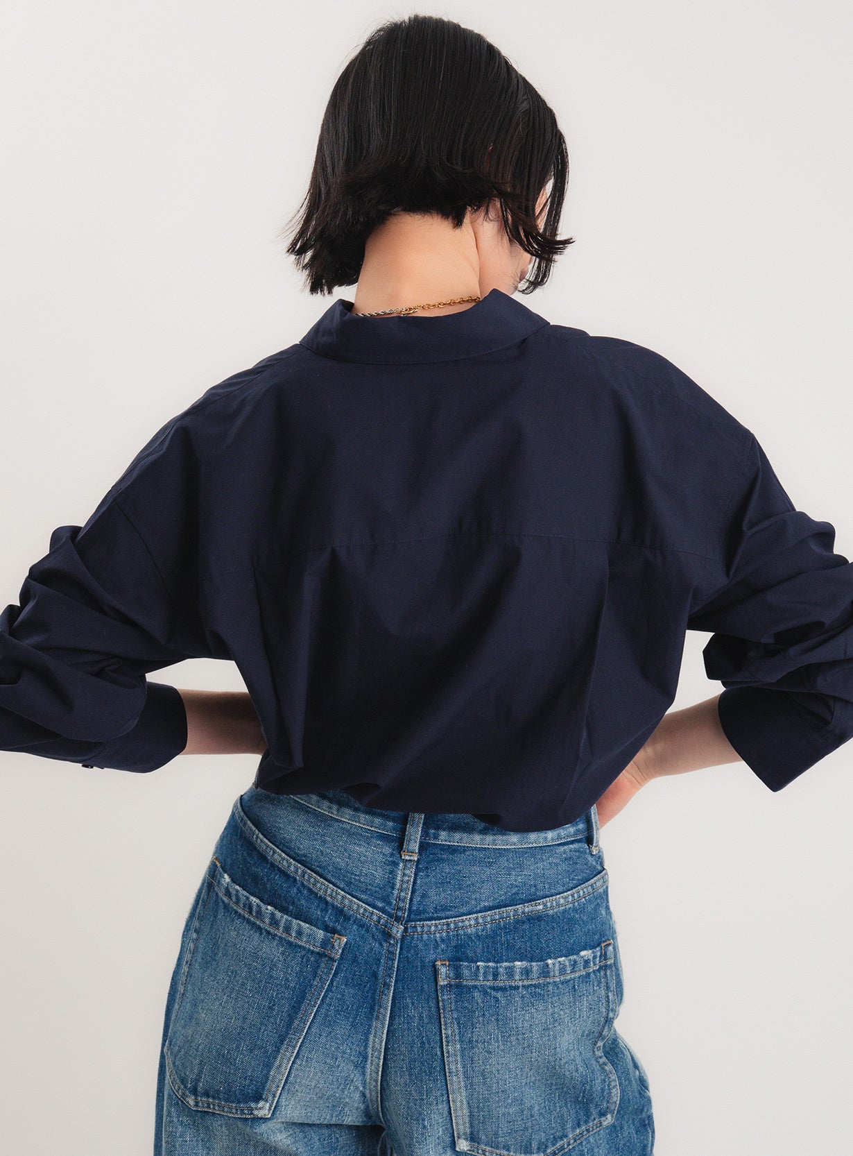 フロントタックシャツ