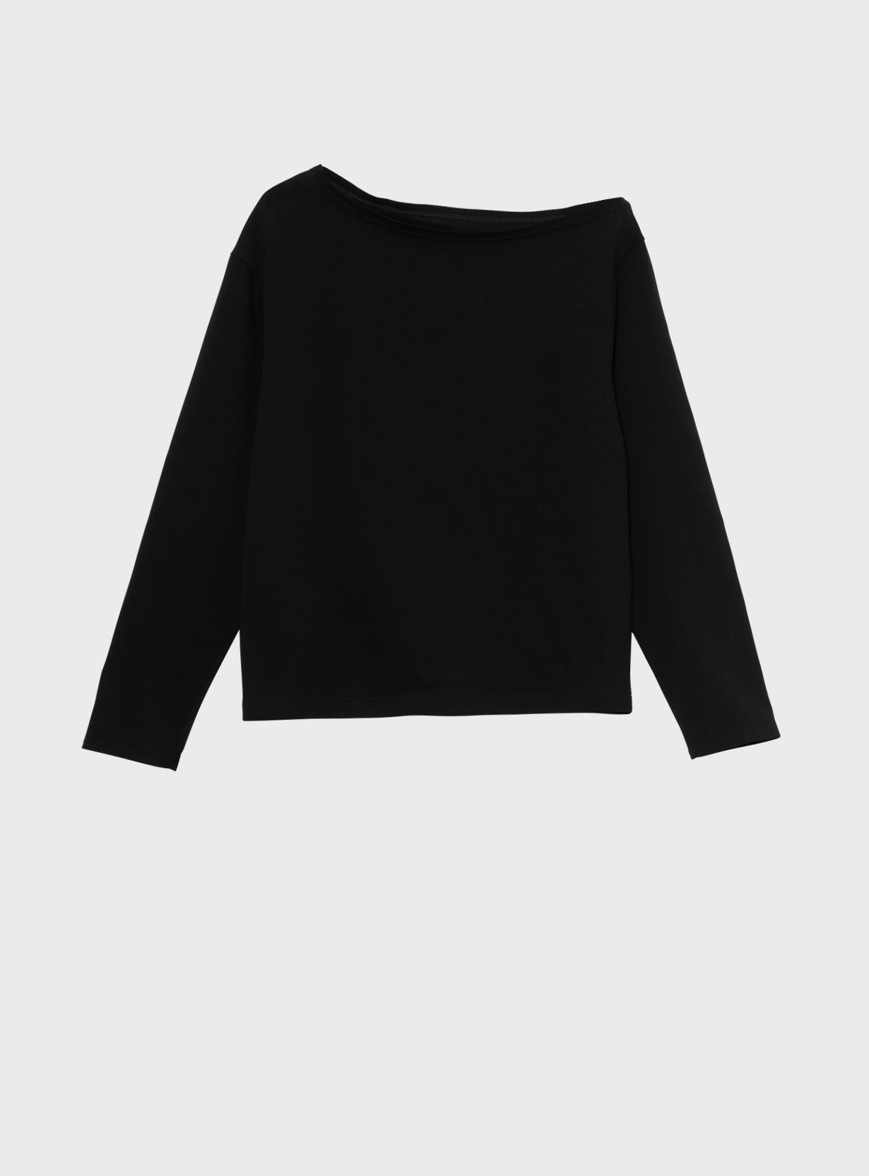 オフショルダープルオーバー