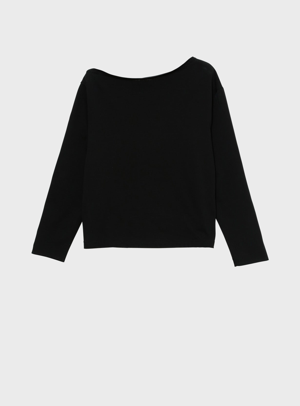 オフショルダープルオーバー