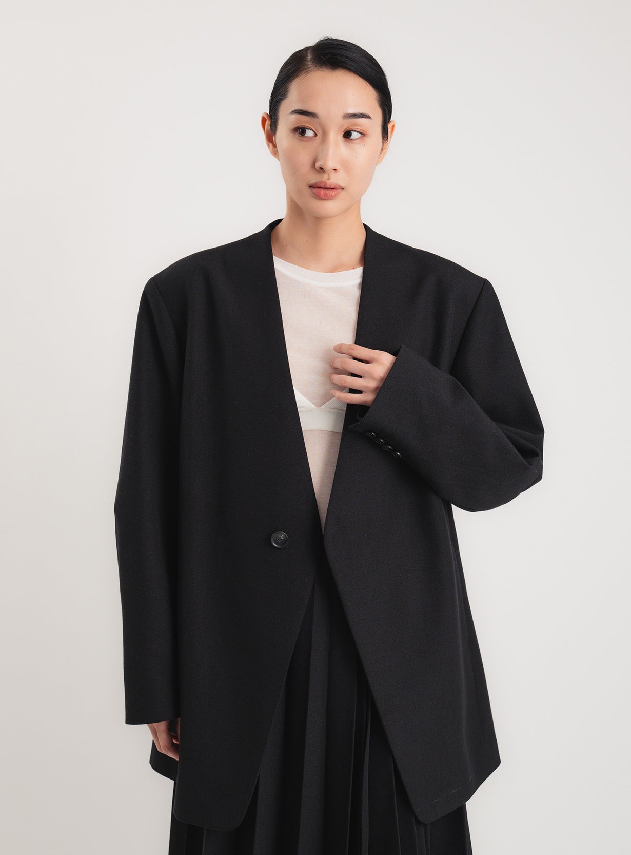 rカラーレスワイドショルダージャケット