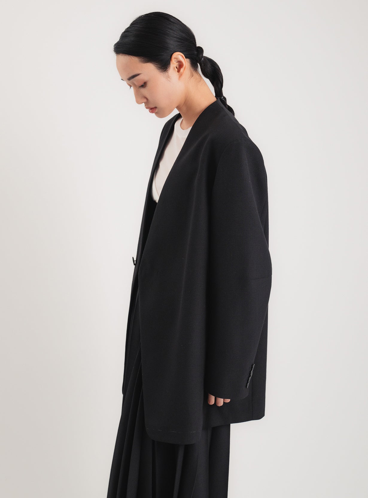rカラーレスワイドショルダージャケット