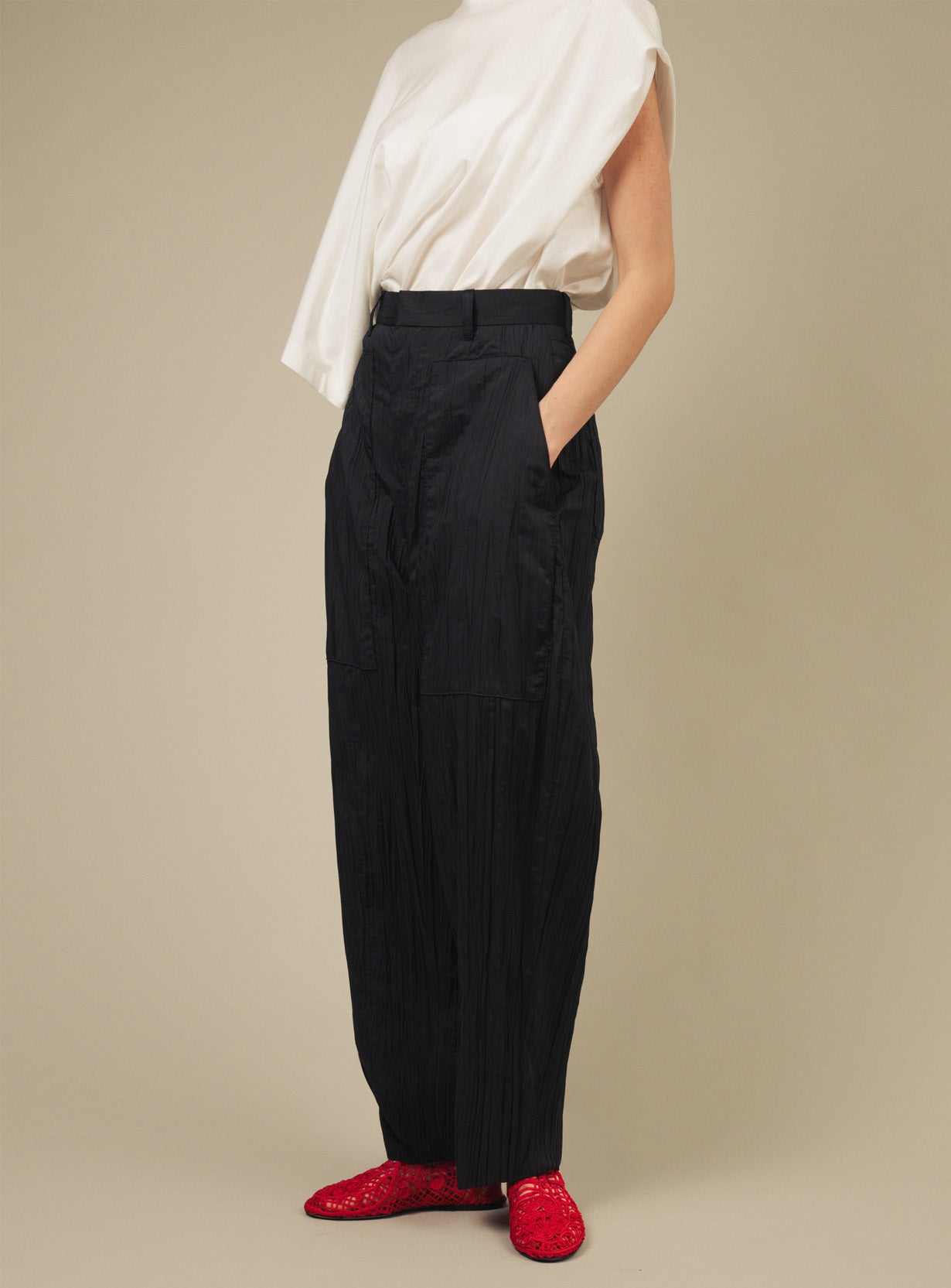 Sivi wrinkle barrel pants
