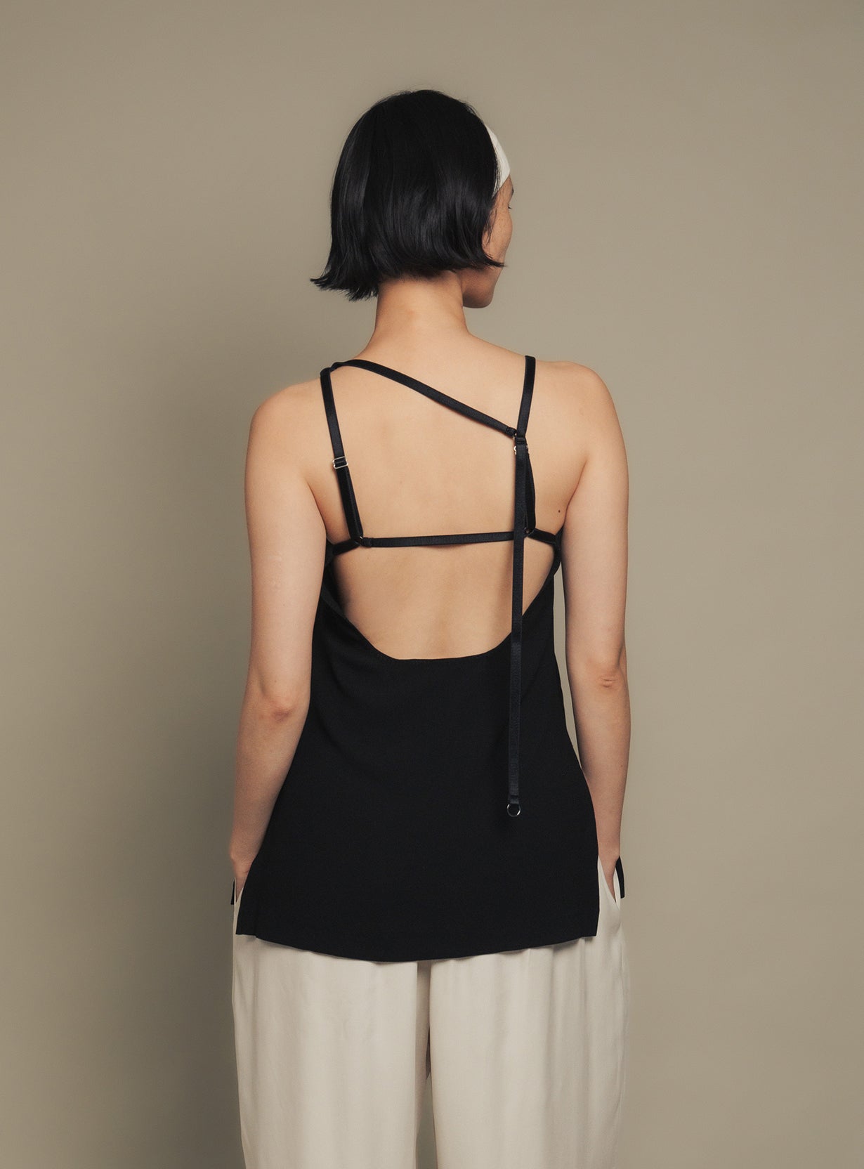 Back conscious camisole