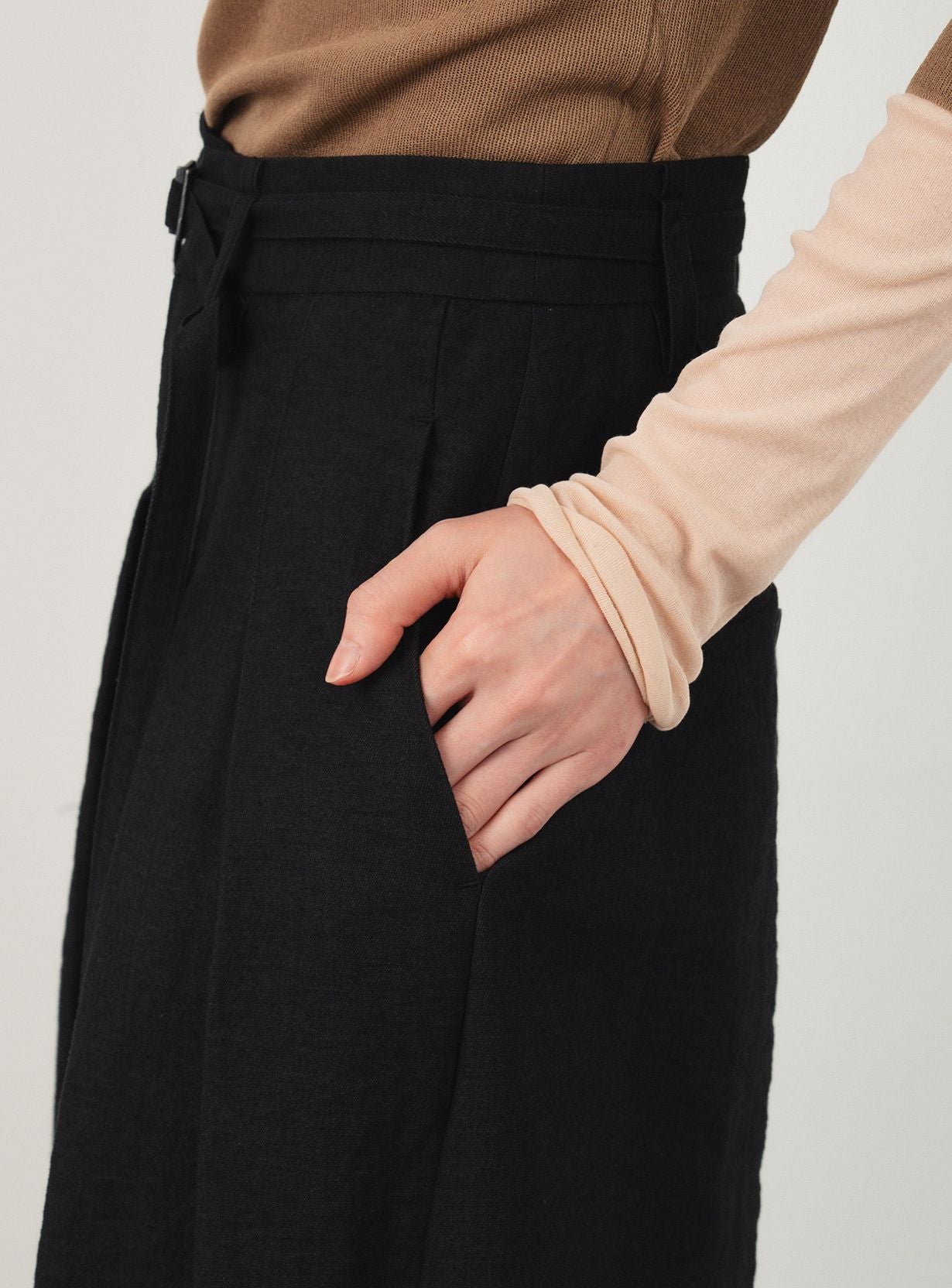 リネンレーヨンバレルパンツ