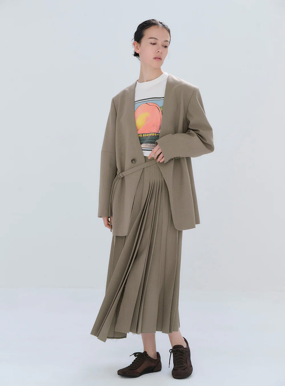 rカラーレスワイドショルダージャケット