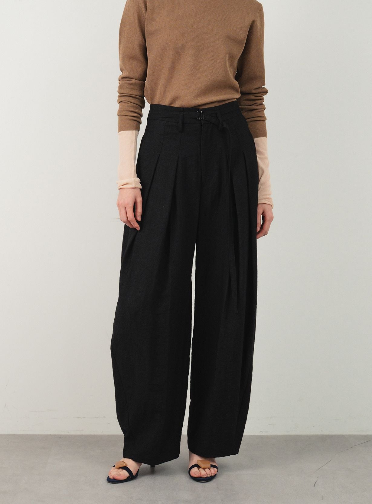 リネンレーヨンバレルパンツ