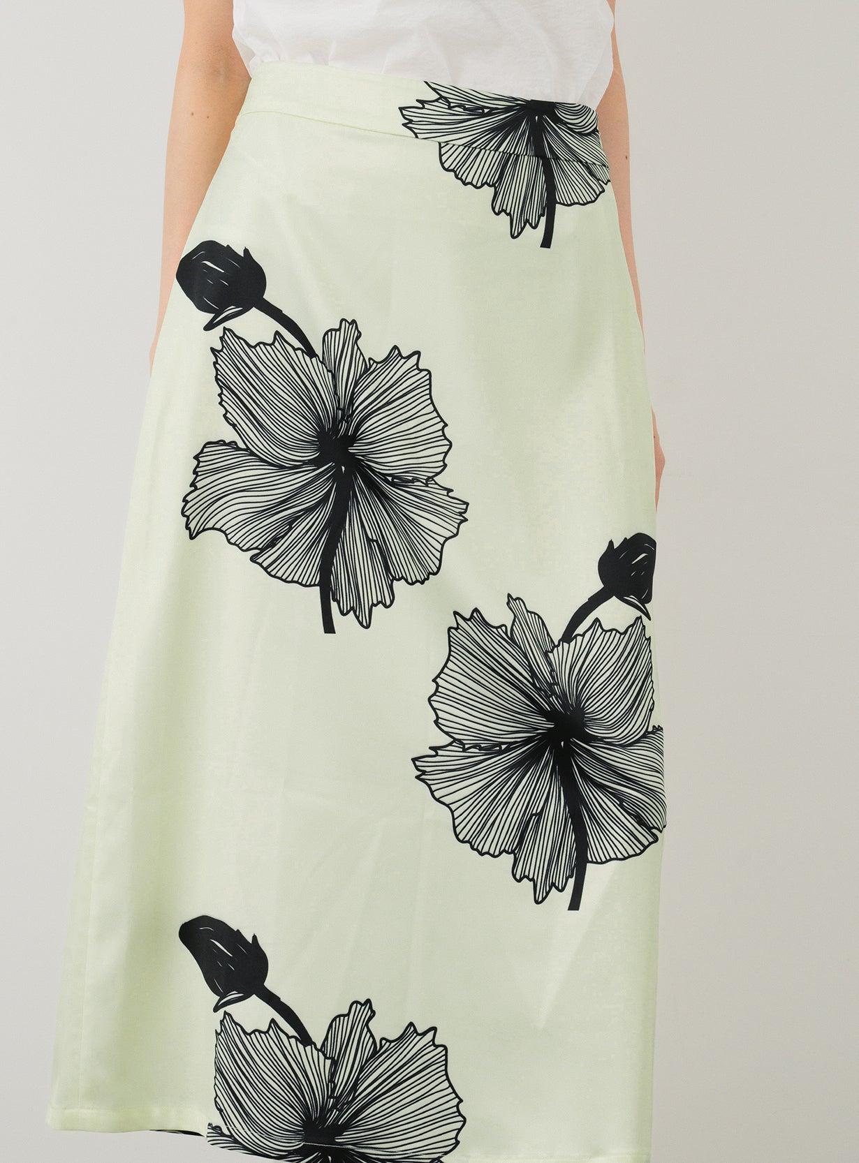 LONE SKIRT