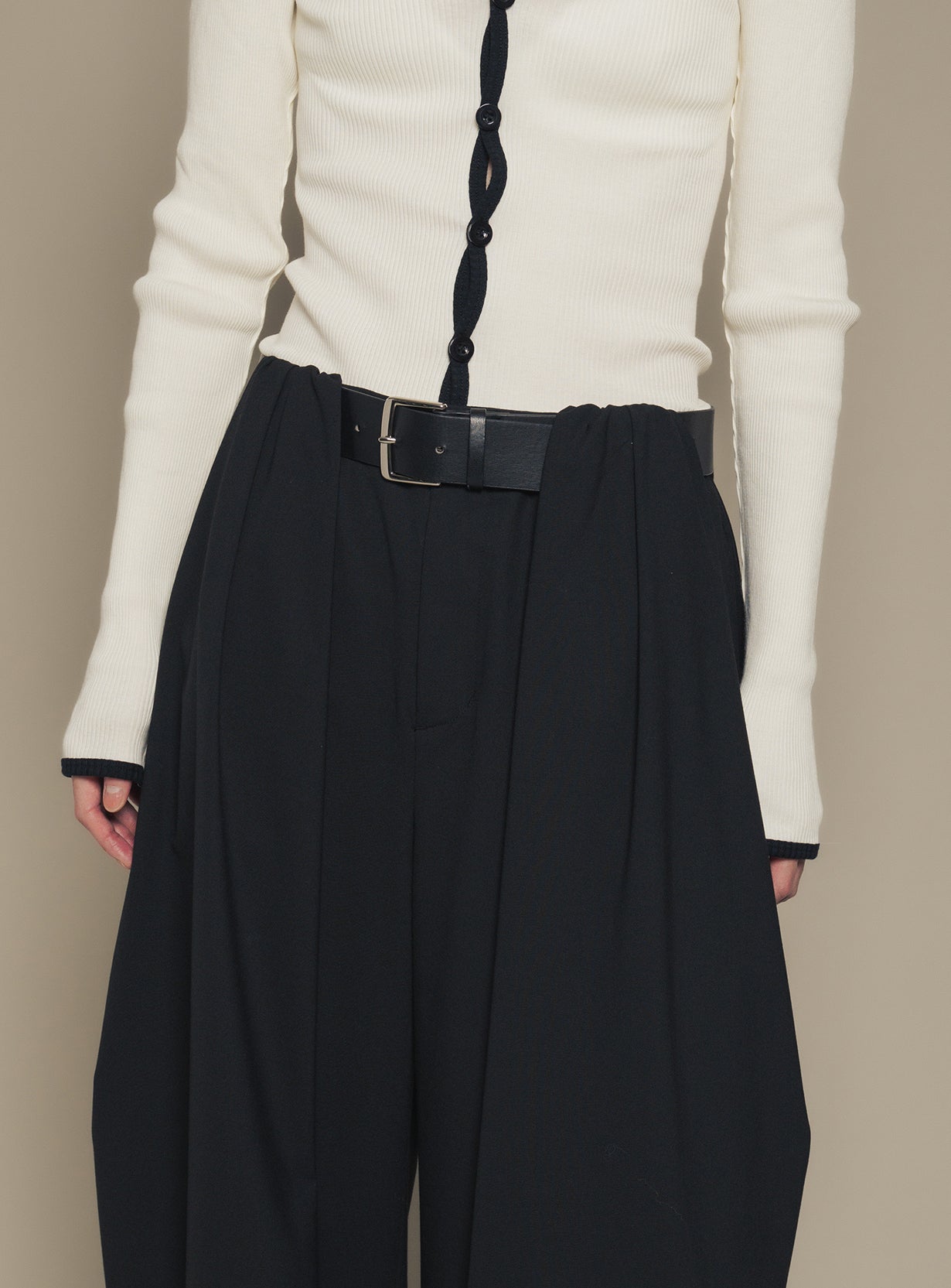 【予約商品】ベルトオーバーレイタックパンツ