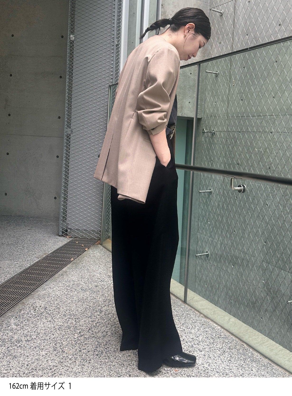 rベルテッドカラーレスジャケット