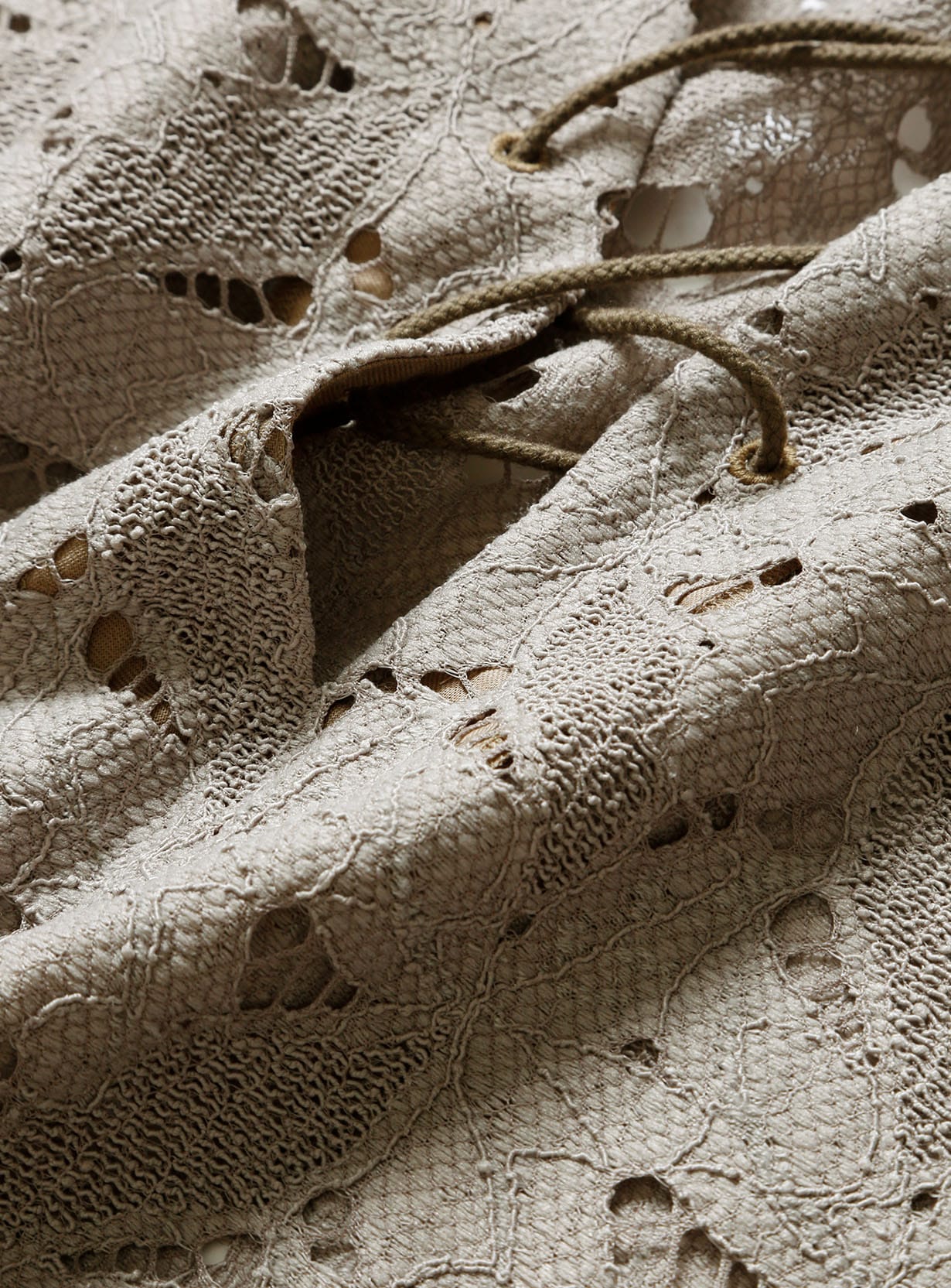 レースアップブラウス