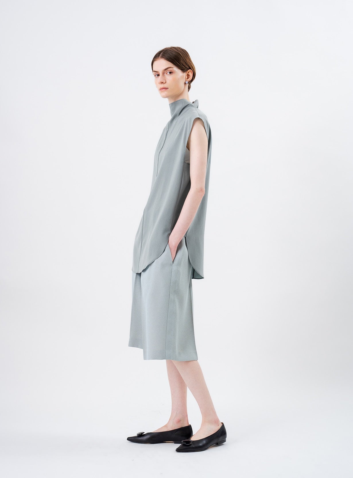 セミスタンドノースリシャツ