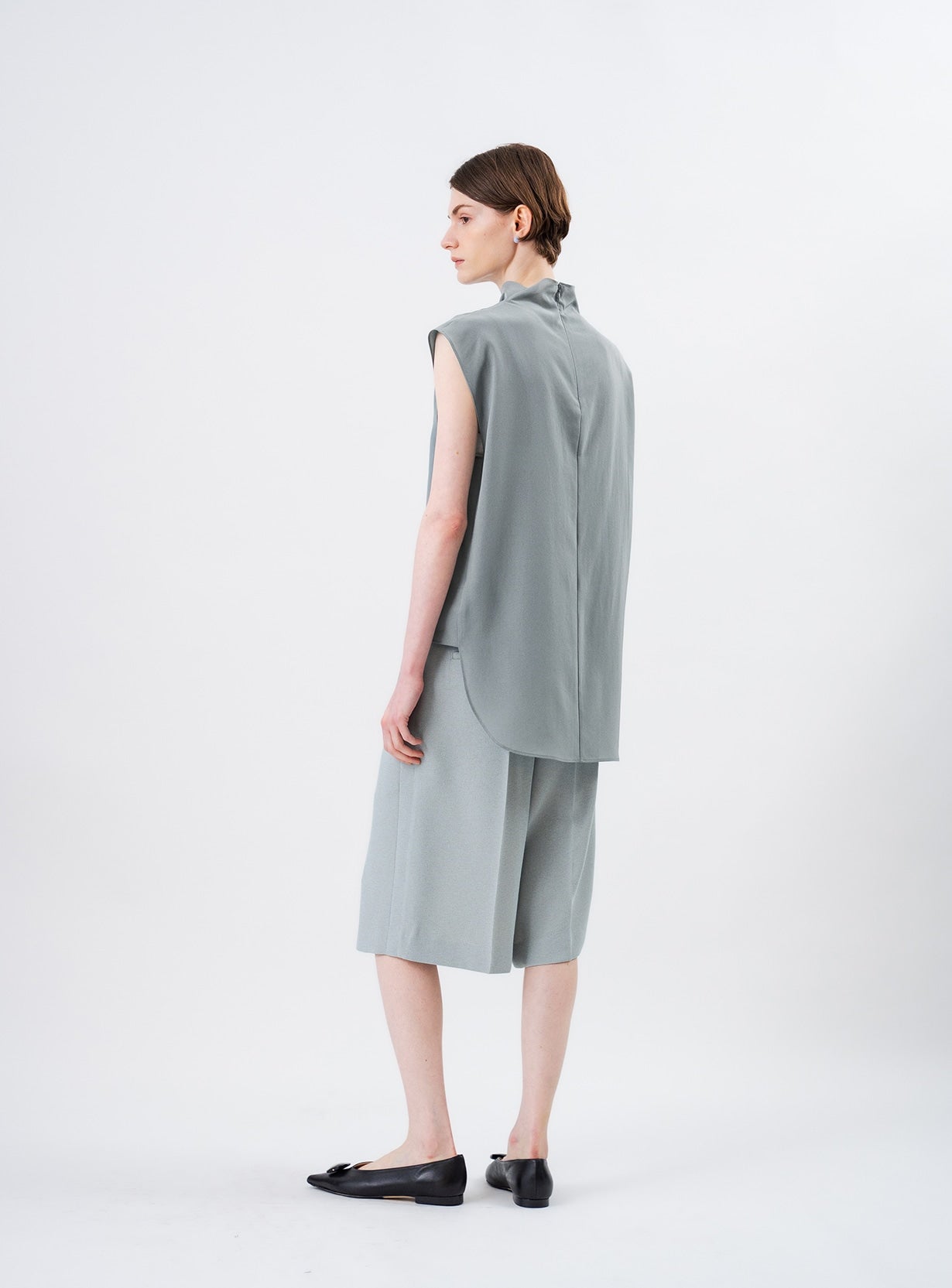 セミスタンドノースリシャツ