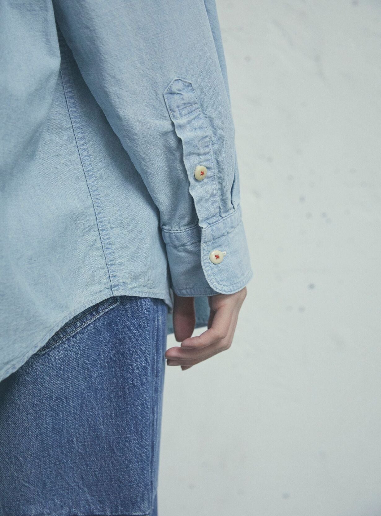 FRAMED BLANKET STITCH CHAMBRAY SHIRT