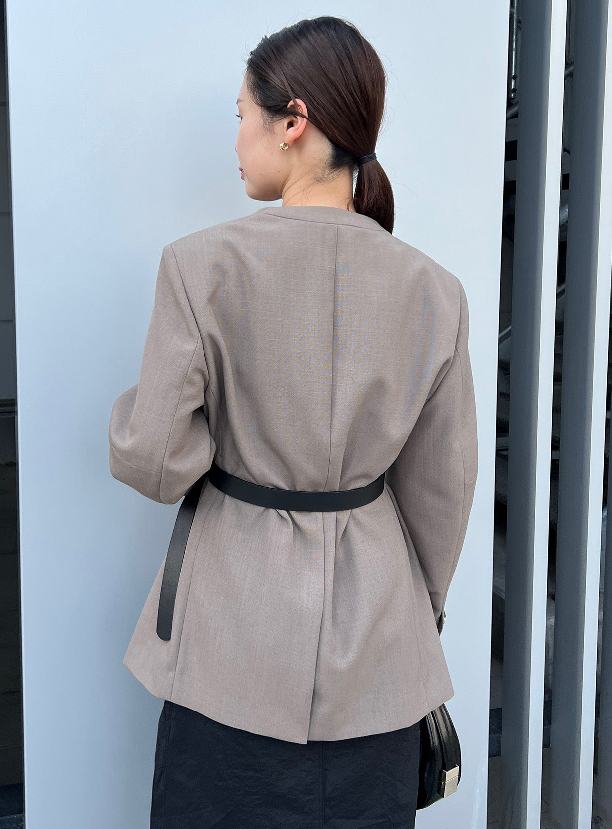 rカラーレスワイドショルダージャケット