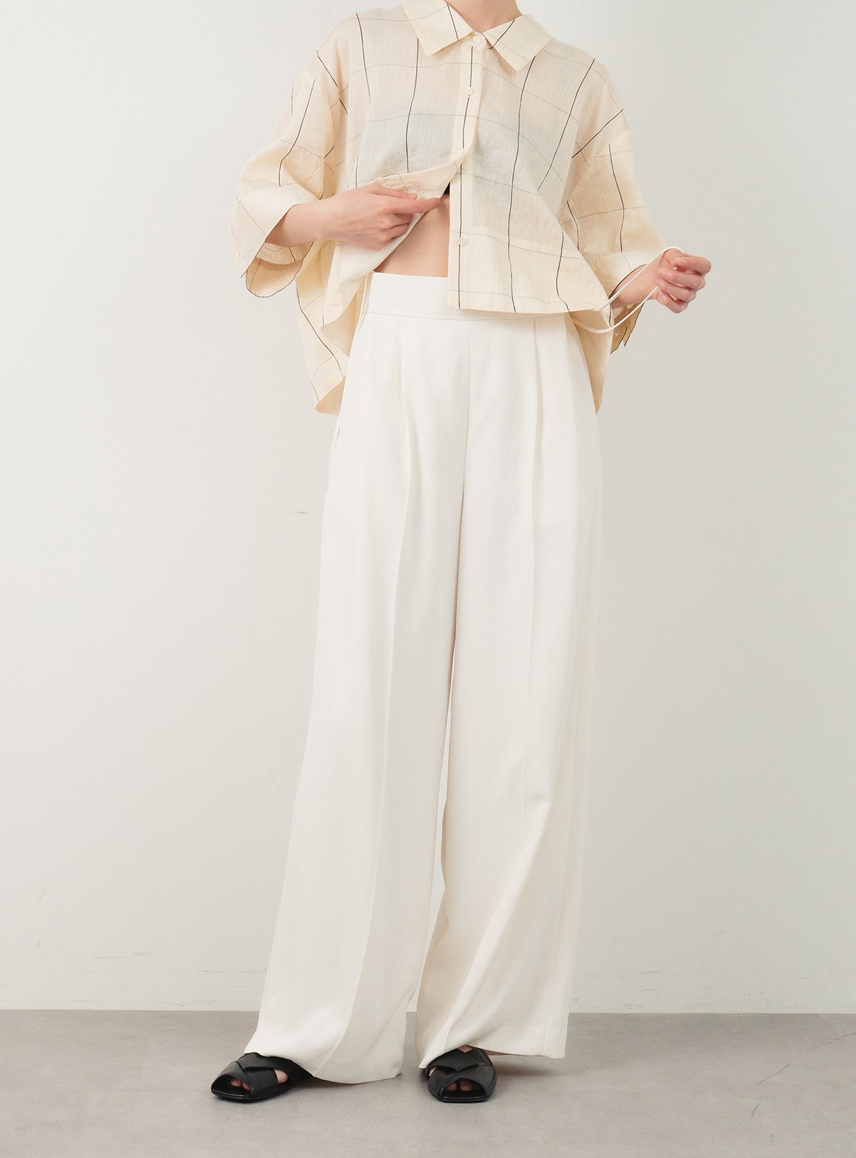 新品　STUNNING LURE ｒワイドリブポロニット NEW ARRIVAL: rワイドリブポロニット ¥19,800 体のラインを引き立てる