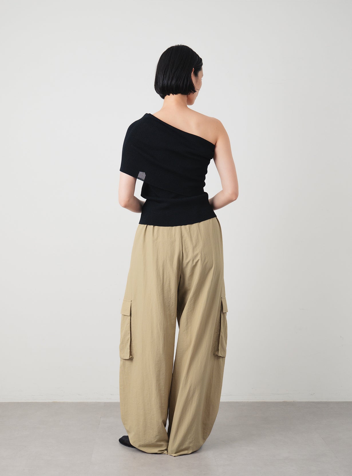 ナイロンタックパンツ