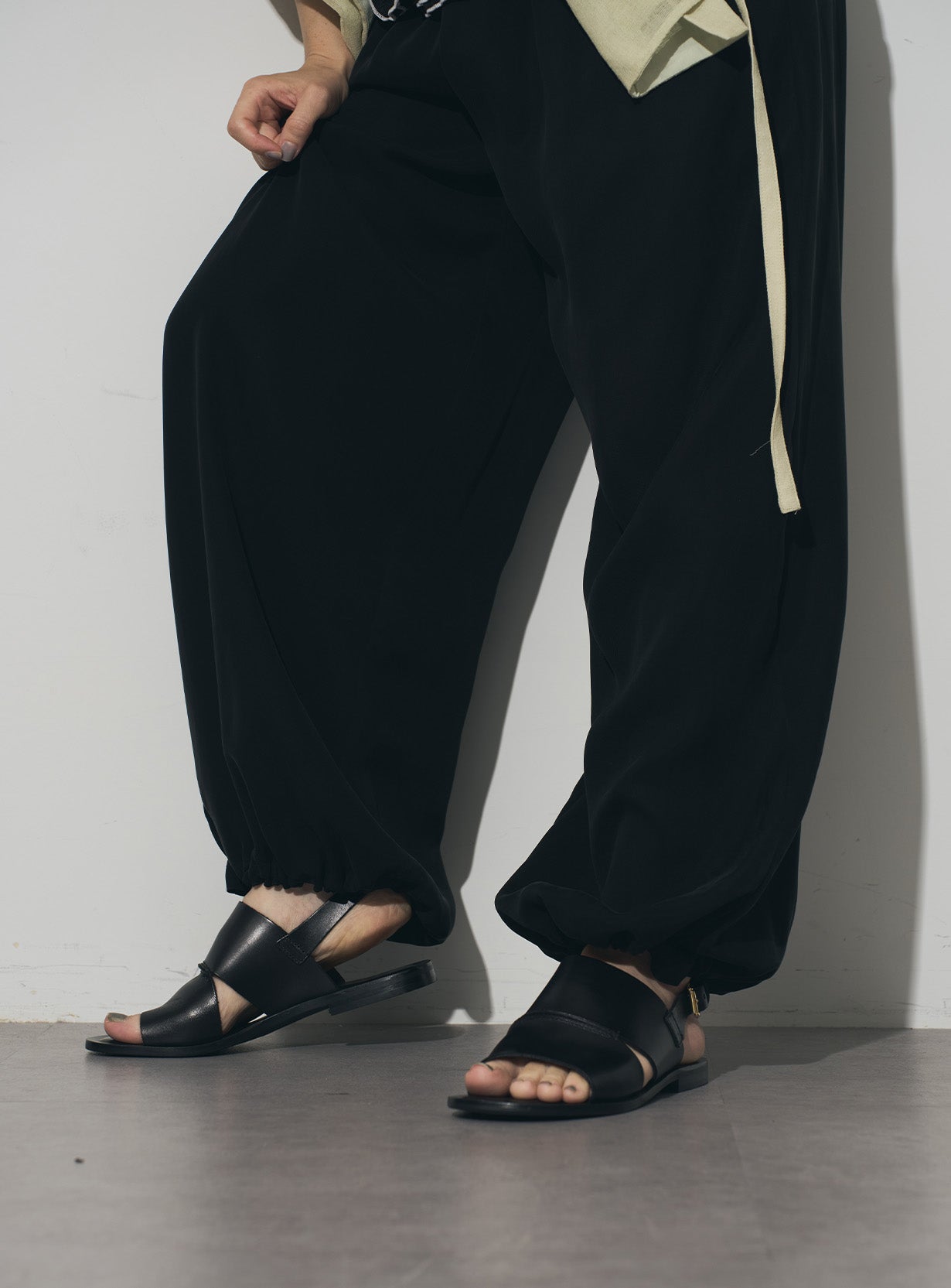【予約商品】フィブリルルーズパンツ
