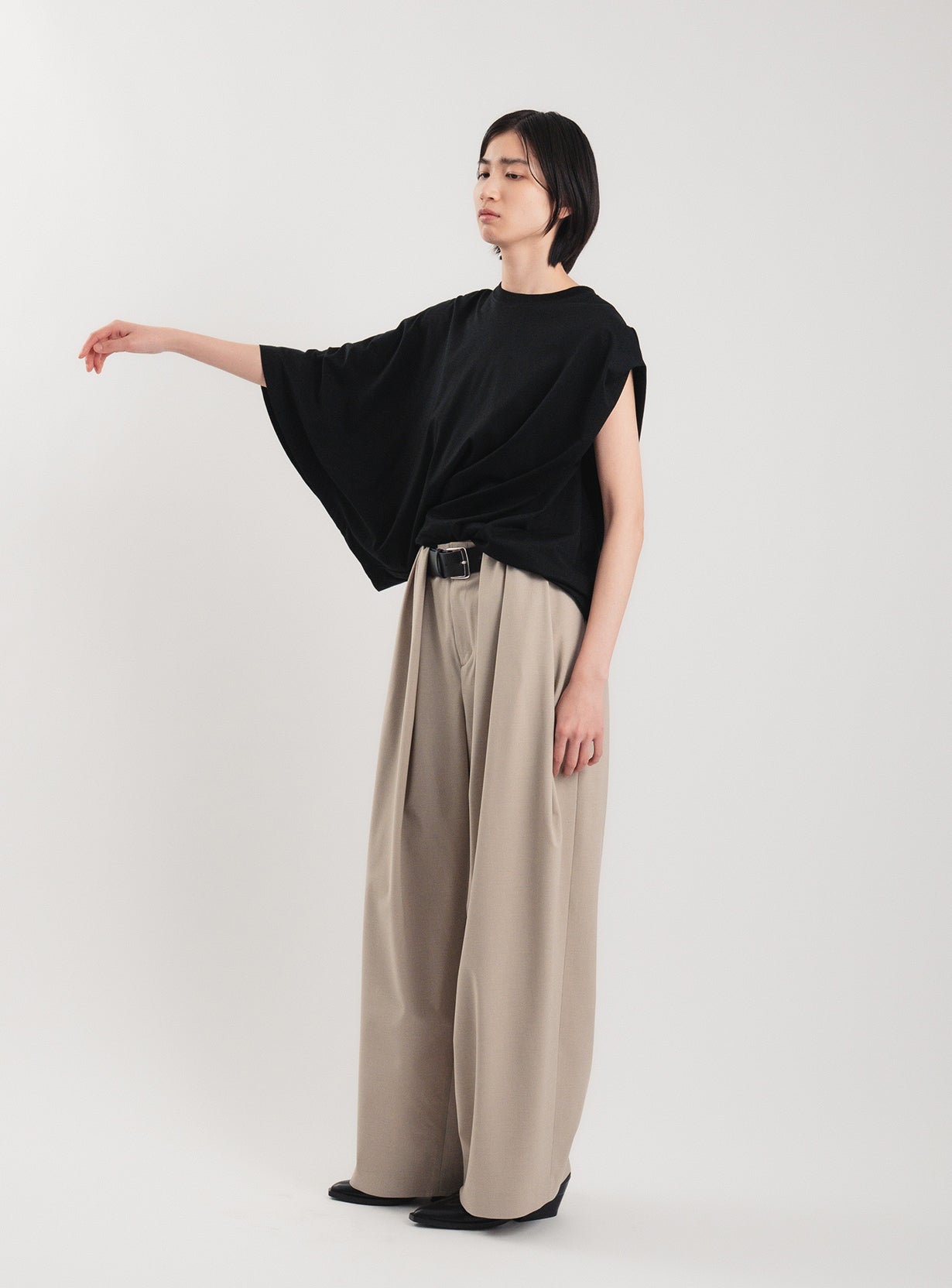 【予約商品】ベルトオーバーレイタックパンツ