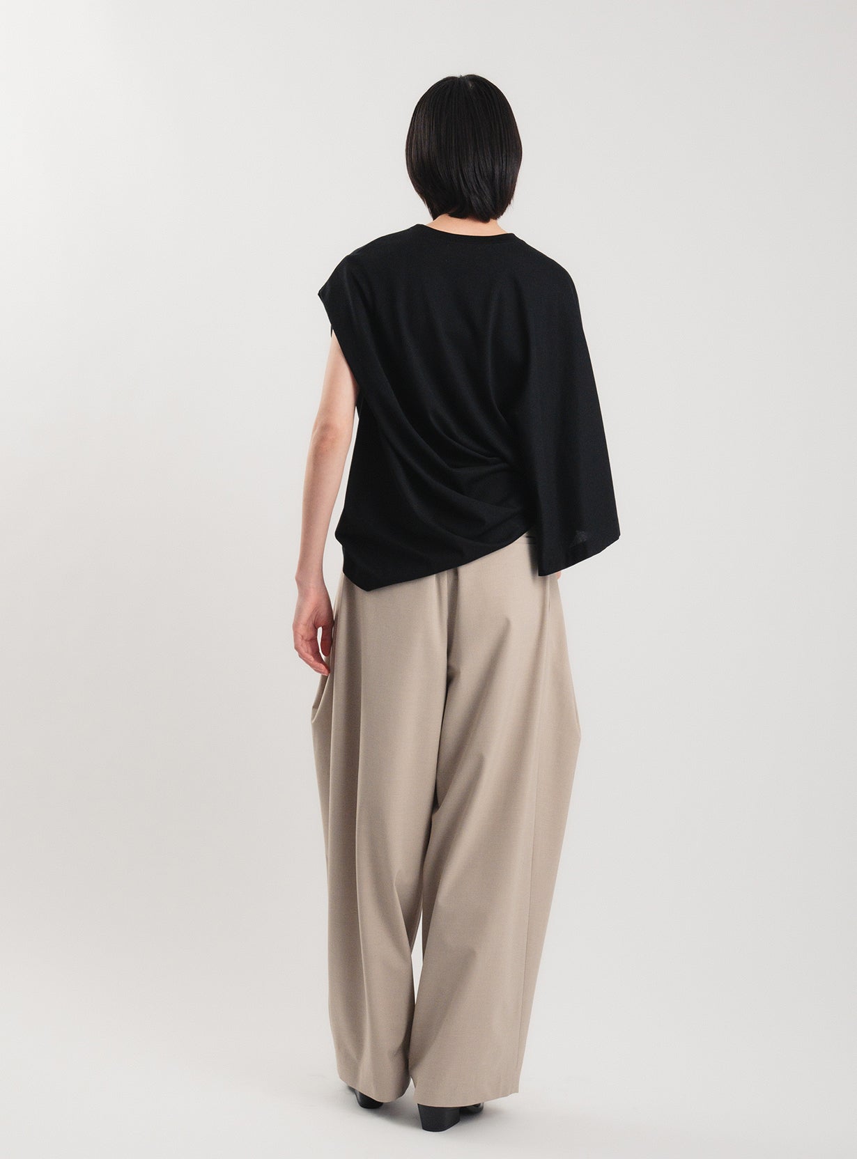 【予約商品】ベルトオーバーレイタックパンツ