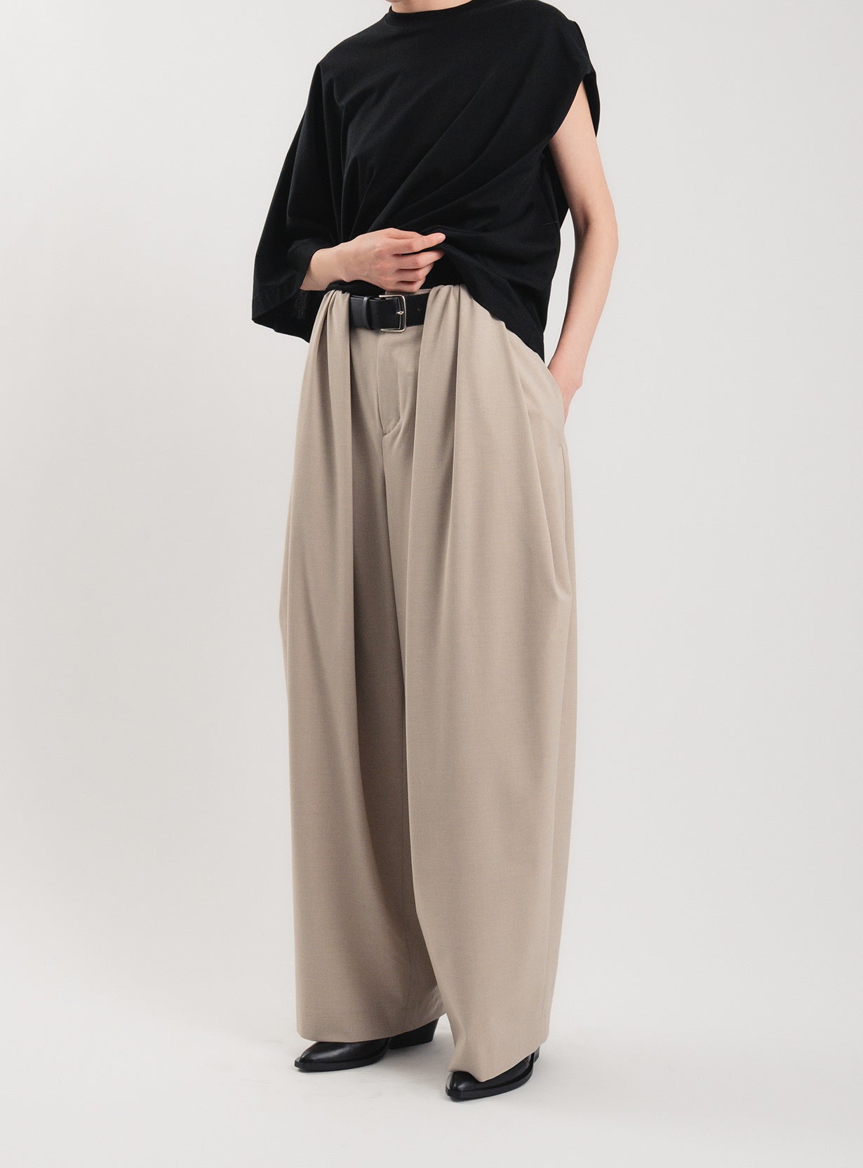 【予約商品】ベルトオーバーレイタックパンツ