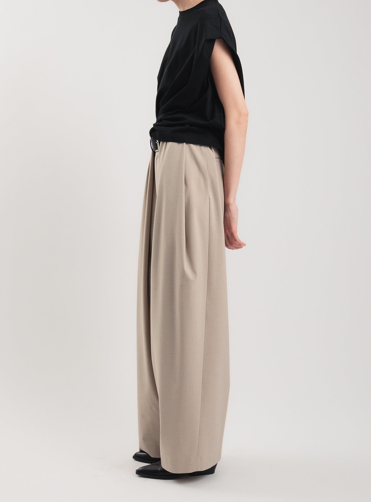 【予約商品】ベルトオーバーレイタックパンツ