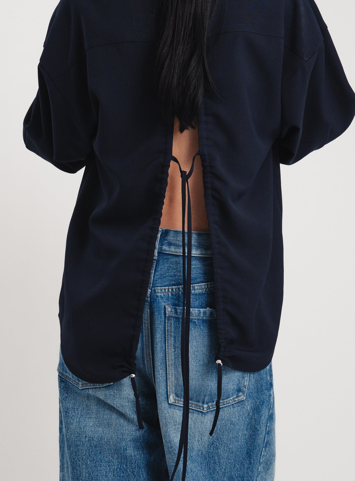 バックドロストシャツ