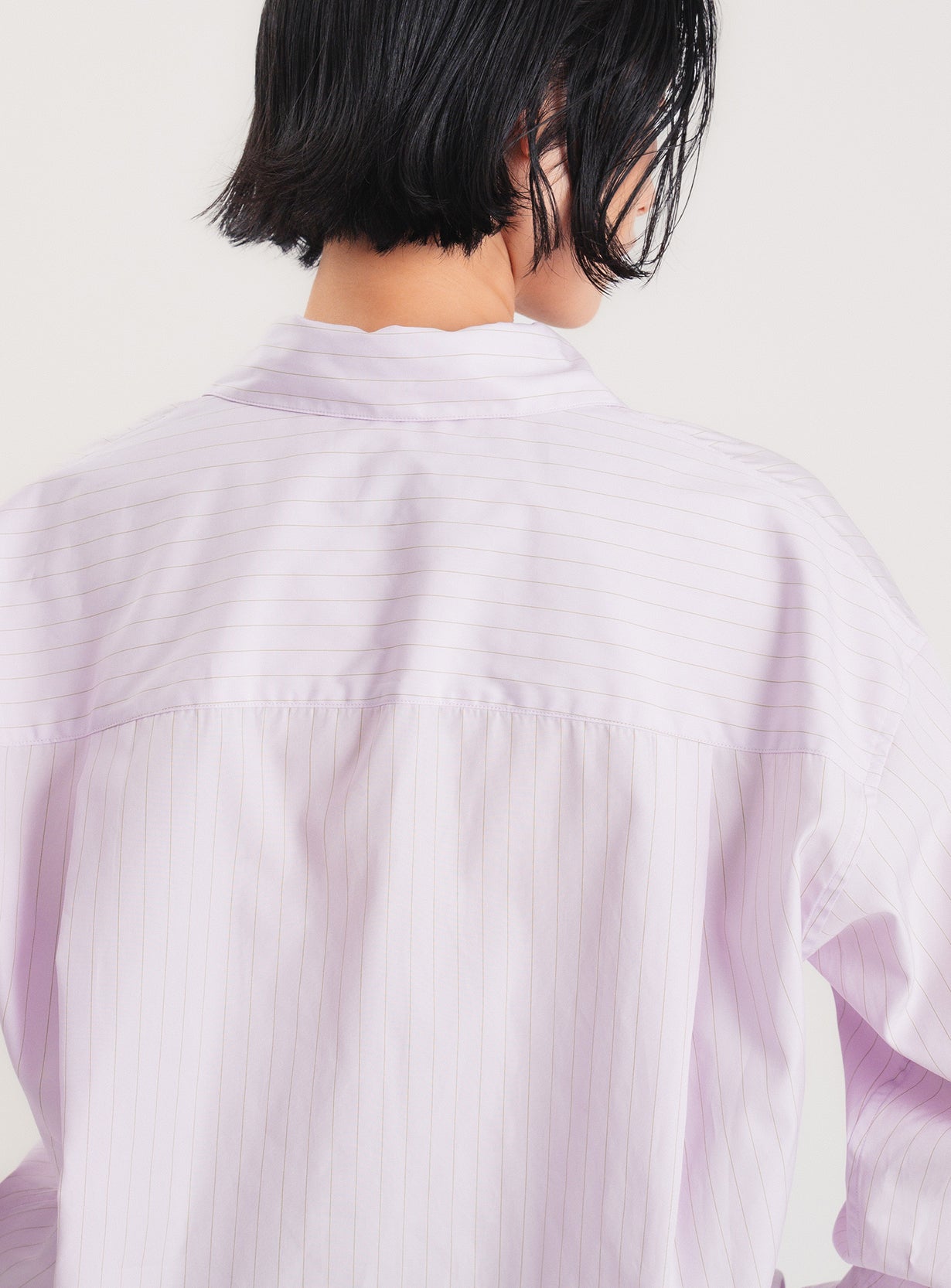 フロントタックシャツ