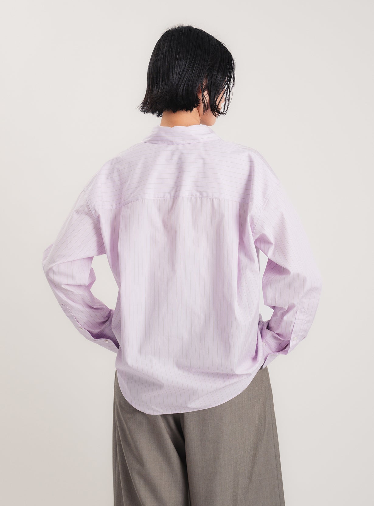 フロントタックシャツ