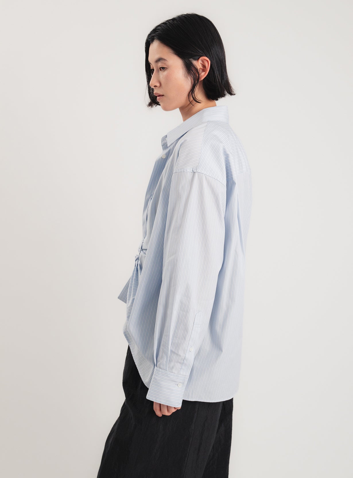 フロントタックシャツ