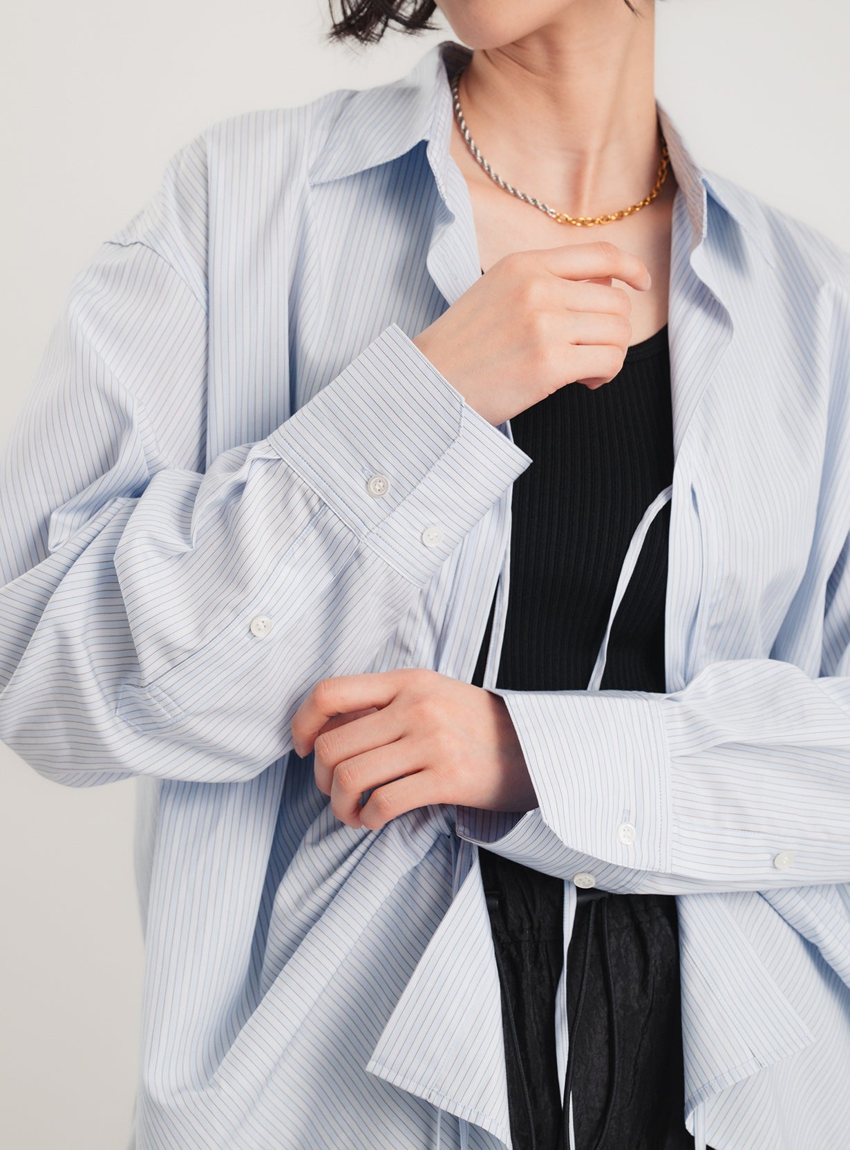 フロントタックシャツ